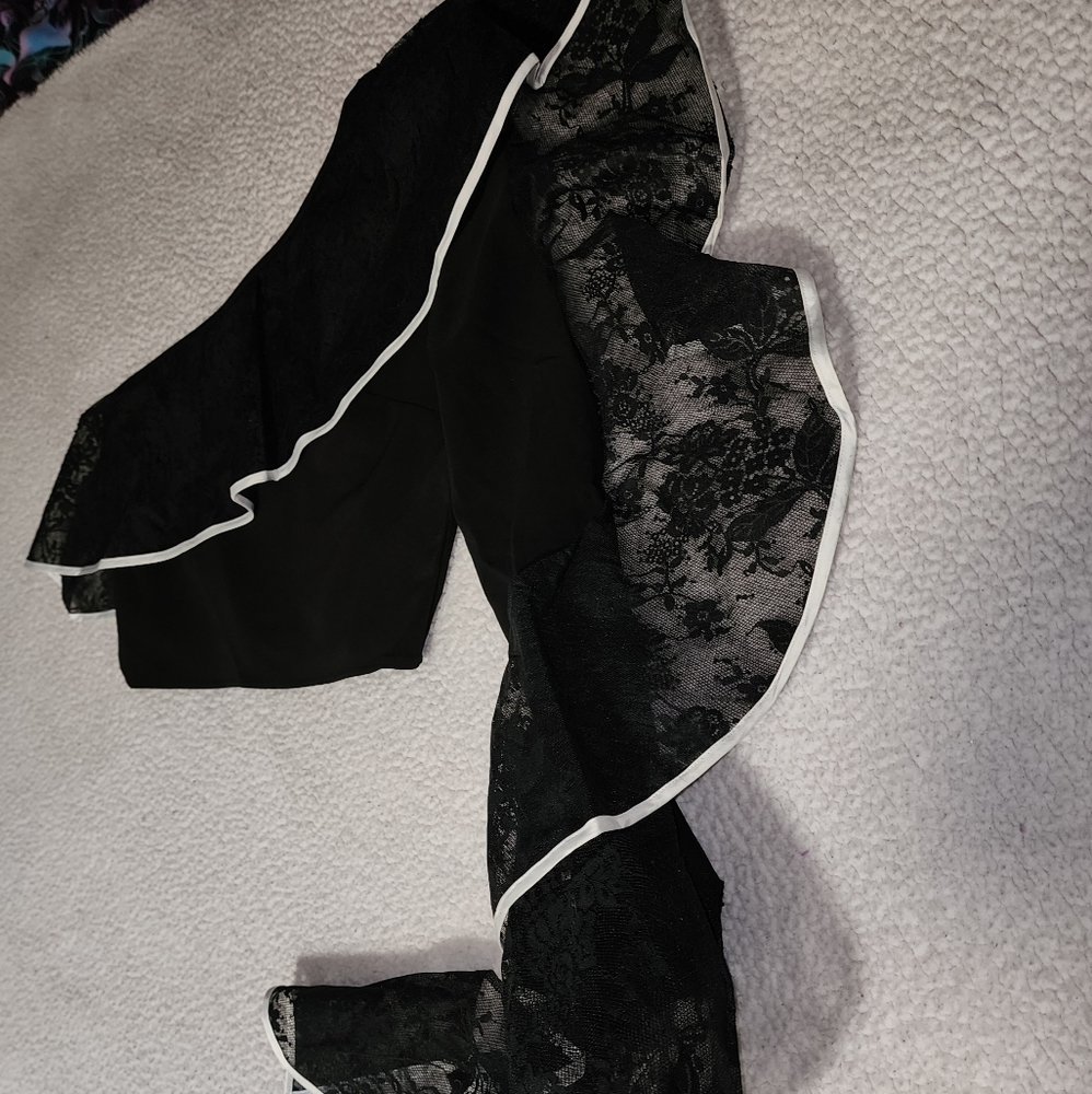 NWT Gorgeous , Akira , 2 Peice Stunning Ruffled Pants , With Matching Top - Picture 9 of 15